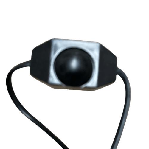 Svart VR-headset med justerbara band.