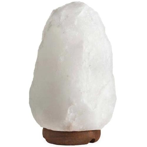 Vit saltlampa på träfot.