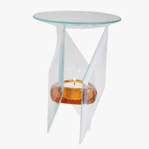Runt sidobord i glas med transparent orange detalj.