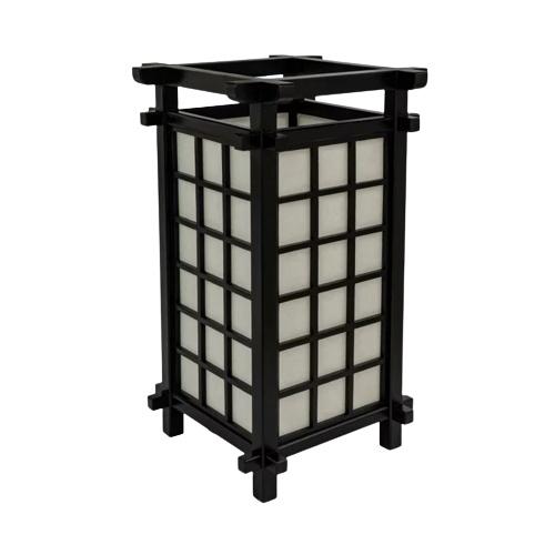 Svart bordslampa med genomskinligt vit skärm.