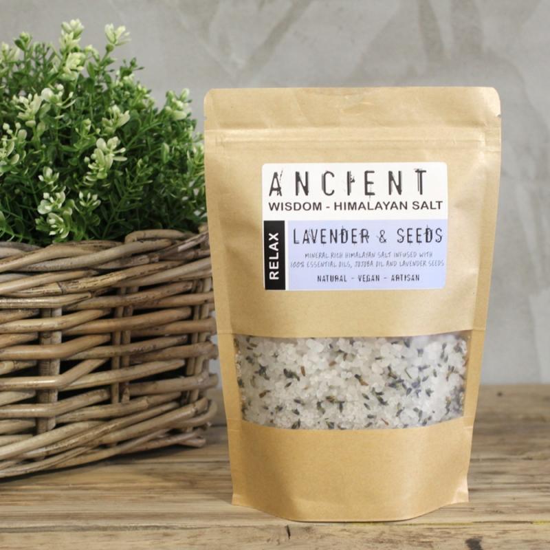 Påse med Himalayasalt blandat med lavendel och frön.